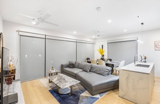 Conveniently Located Luxe 4BR Townhouse @Sunnybank