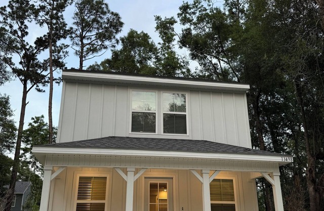 Conveniently Located Townhouse Near the Coast