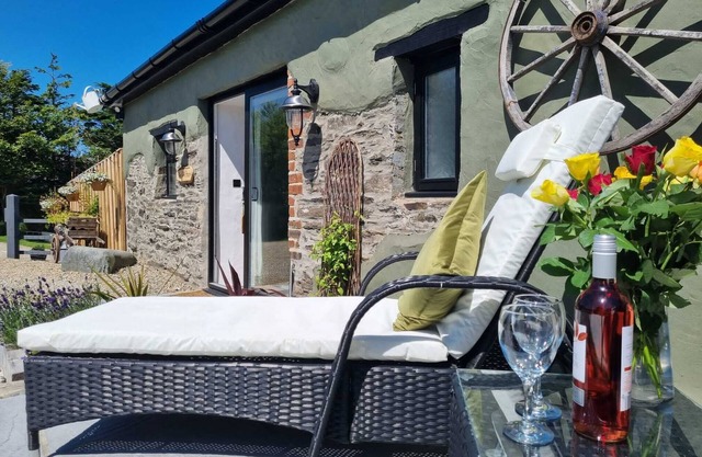 Converted Barn close to beaches & coastal path!