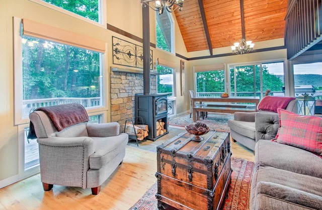 Conway Area Chalet w / Mountain Views & Fire Pit!