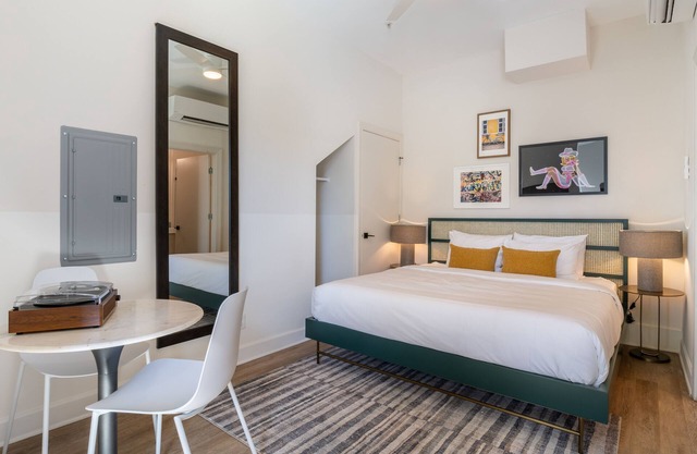 Conway C101 by AvantStay | Studio in Downtown NSH