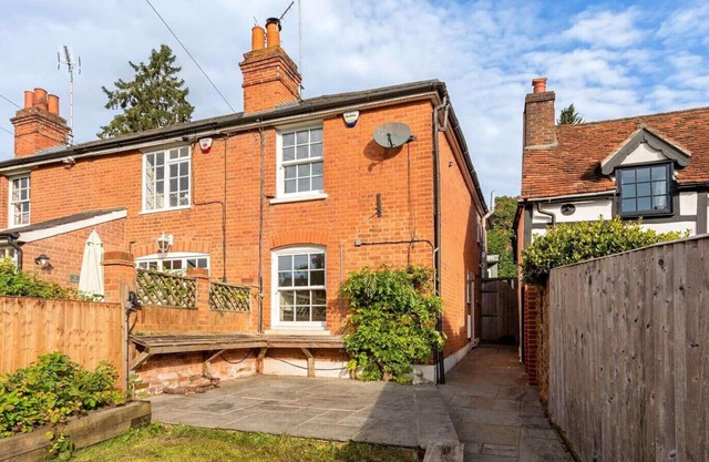 Cookham Stunning Two Bedroom Cottage & Garden Office