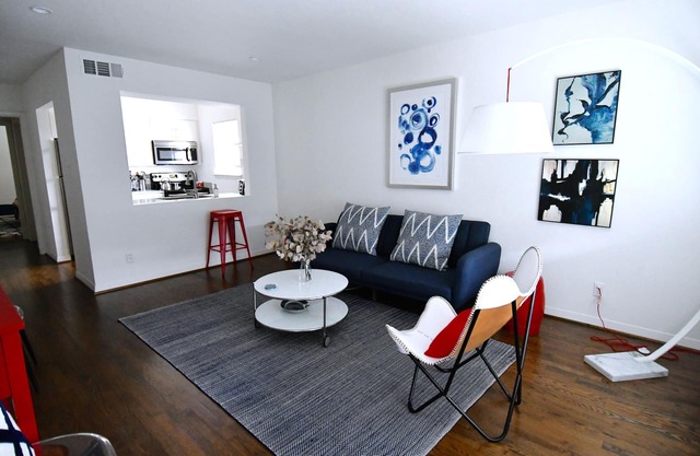 Cool Blue-King Bed - Estacionamiento - HP / Design Dist / Katy Trail / Uptown
