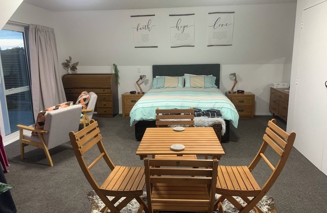 Cool Guest Suite by the Beach