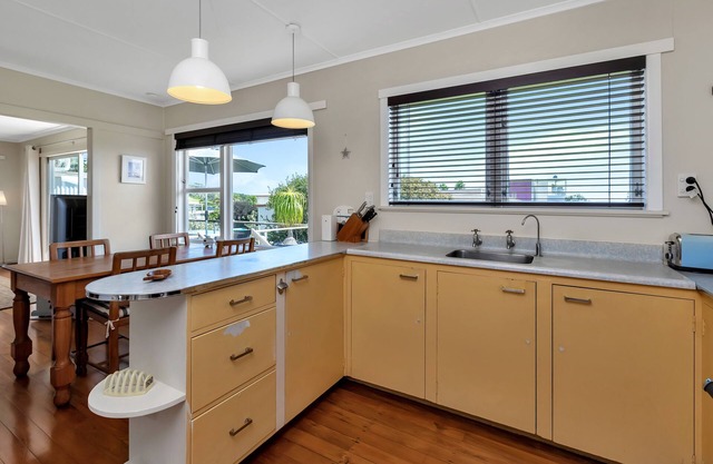 COOPERS KIWI BACH - COOPERS BEACH HOLIDAY HOME in Coopers Beach