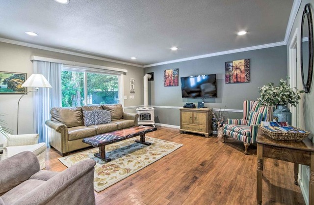 Coos Bay Retreat Less Than 2 Mi to Marina and Casino!