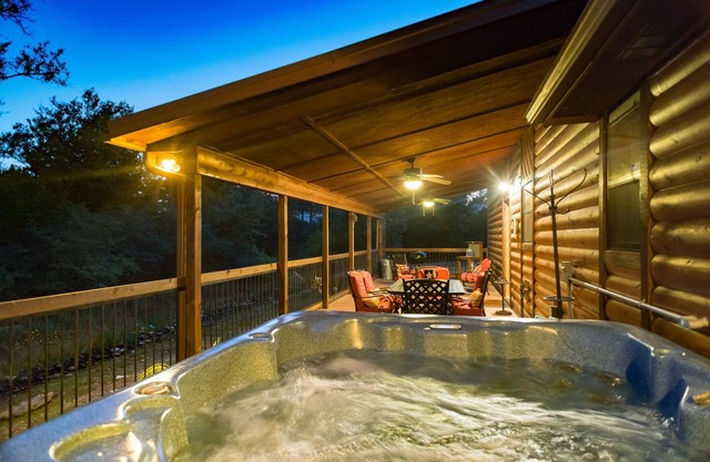 Copper Creek Open Cabin With Game Room and Hot Tub on the Deck by Redawning
