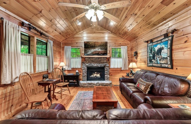 Copper Ridge Log Cabin RV/Boat/Trailer parking