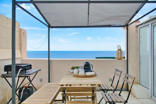 Coquet appartement en bord de mer et corniche