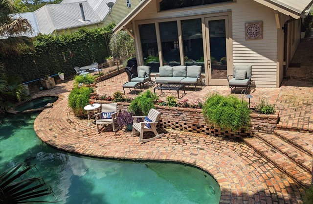 Coquille Cottage located in Historic Madisonville