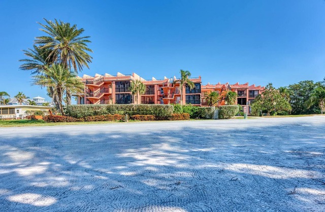 Coquina Tropics-2 Bedrooms-plus Den-2 Bathroom-water Views From Every Room