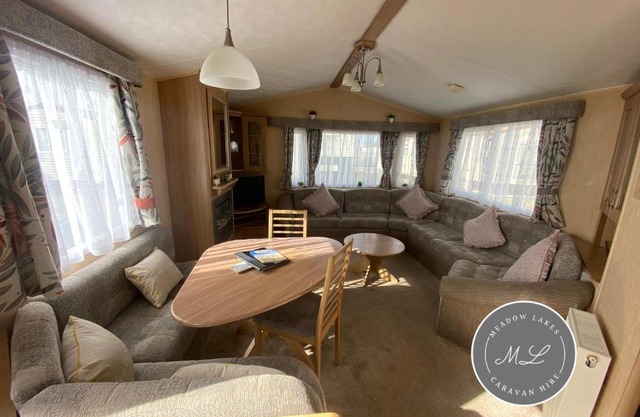 Coral Beach - Row 73 Van 2, central heating, WiFi, bed linen - Meadow Lakes Caravan & Lodge Hire
