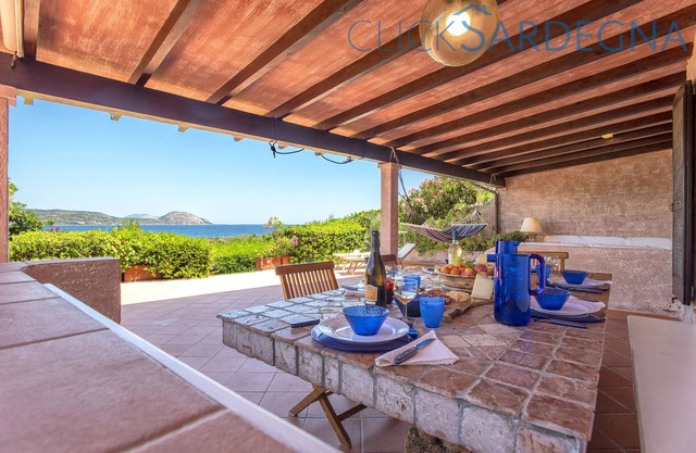 Coral Coast Spectacular villa with the beach below the house