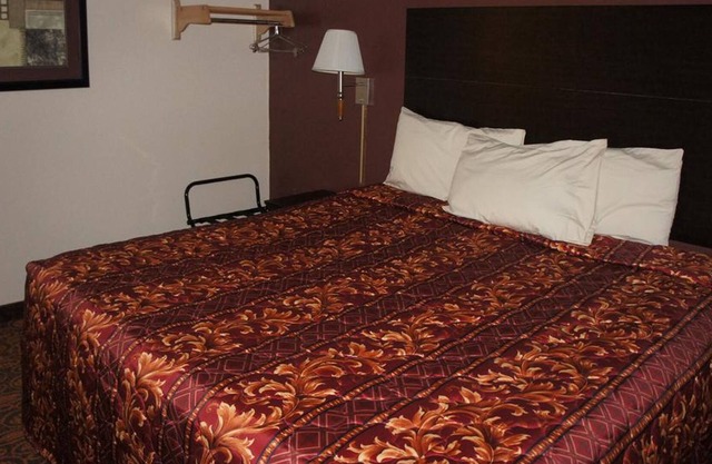 Coratel Inn & Suites By Jasper Waite Park - Deluxe 1 King Bed Non-Smoking