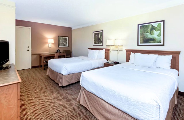Coratel Inn & Suites by Jasper Wonderland Standard 2 Double Bed NS