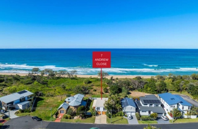Corindi Beach House - oceanfront sandy toes salty breezes