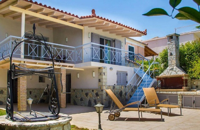 Residencia Corintia, una villa sofisticada y confortable con piscina privada.