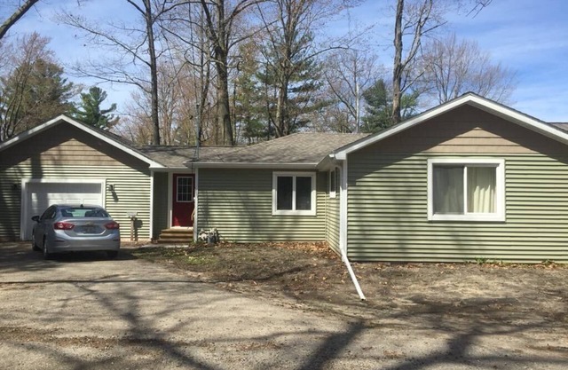 Corner Cottage in East Tawas