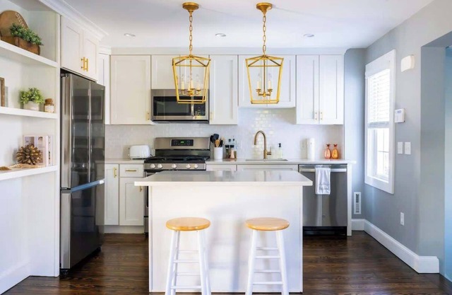 Corner Cove Cottage by STAY