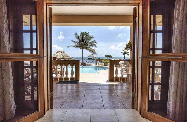 Caminar por la puerta a 3 piscinas y playa! Condominio de lujo frente al mar en Hol Chan Reef Resort