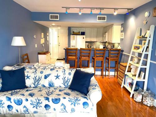 Corner Villa Golf Course Views Steps From Beach 1807