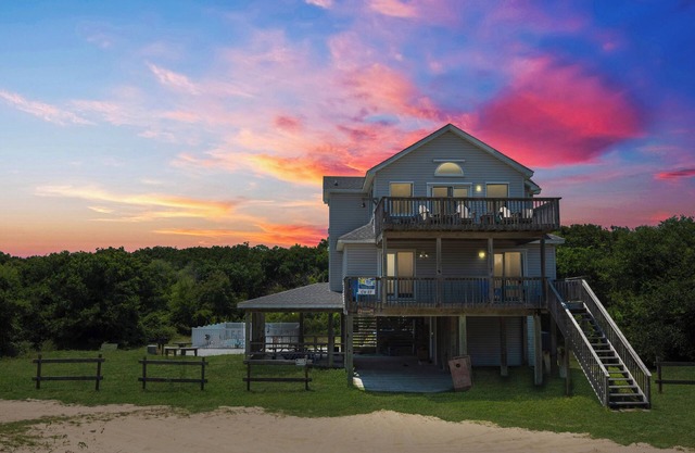 “COROLLA IS CALLING” 4X4 Area ,Pool/Hot Tub, Wild horses right in your backyard!