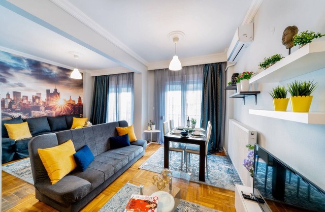 Corona Deluxe Apt Must