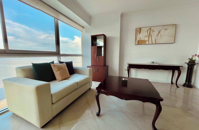 Apartment river view in Puerto Santa Ana, 24/7 security, pool, jacuzzi, and gym.