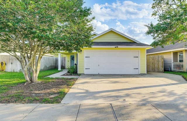 Corpus Christi Home w/ Patio < 10 Mi to Beach