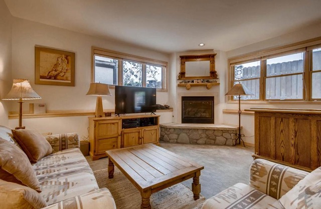 Corral at Breckenridge #102E - Access to Hot Tub - Close to Town