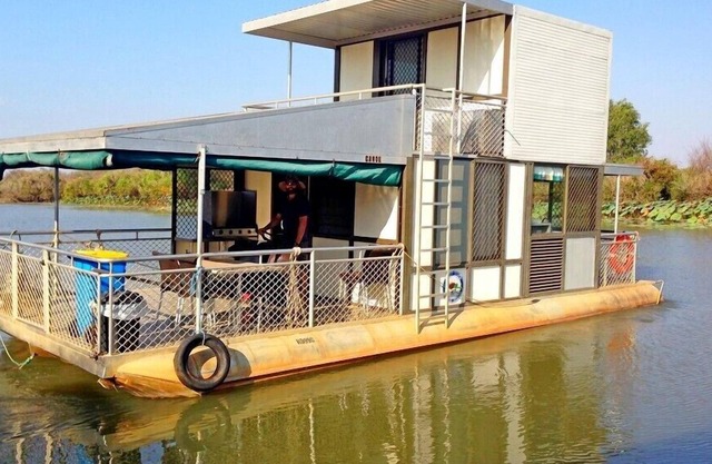 Corroboree Houseboats