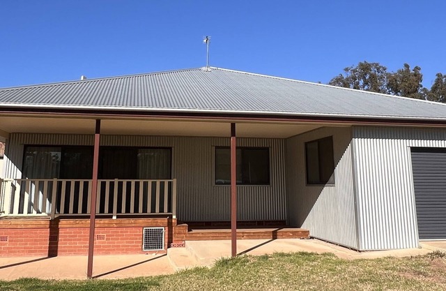 Corrugated Cottage at Stockinbingal