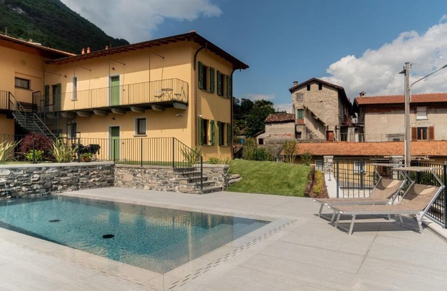 Corte Masnate "Grigio" by LoveComo