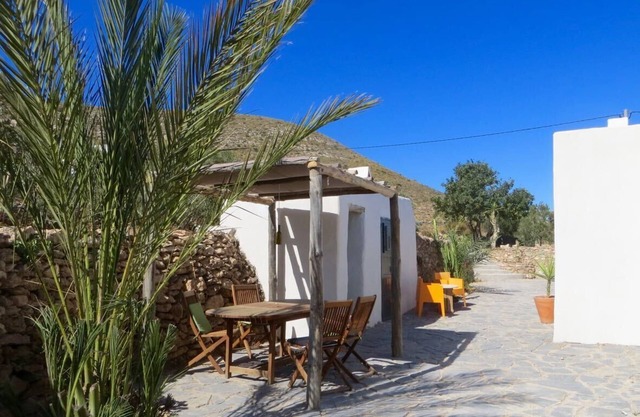 cortijo alhaja del cerro blanco en el parque natural cabo de gata
