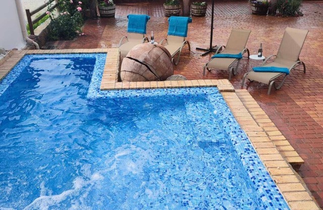 Cortijo 'boutique' Bernardino con jacuzi integrado en la piscina