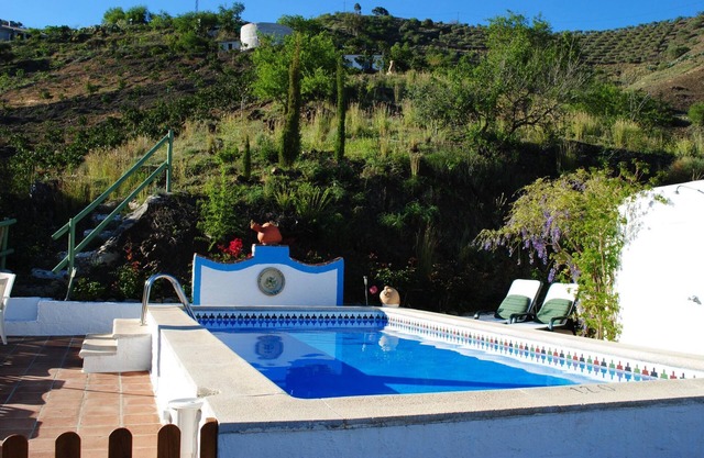 Cortijo Lagar de Luisa.SEGURO. Bonito, tranquilo y verde. A/C,Piscina,Playa 22Km