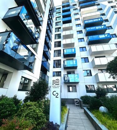 Cortina North New Luxury Apartment with Parking- Self Check in