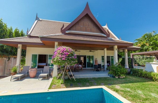 Corton - villa de 2 dormitorios con piscina privada cerca de la zona residencial de comercio