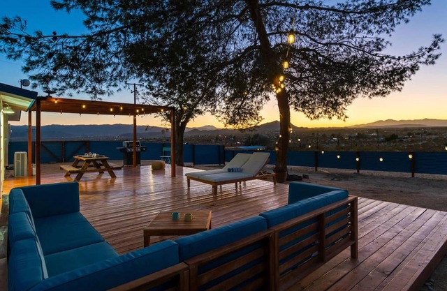 Cosmic Wave - Mountain Views Spa Fenced Yard