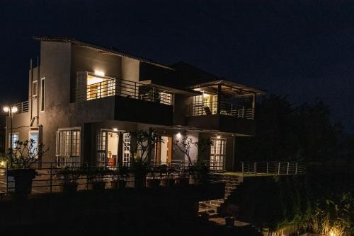 CosmicStays Grey Stone Villa Mountain & Dam View