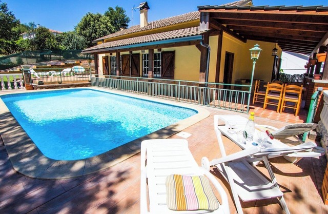 Villa en Costa Brava con piscina privada y jardín