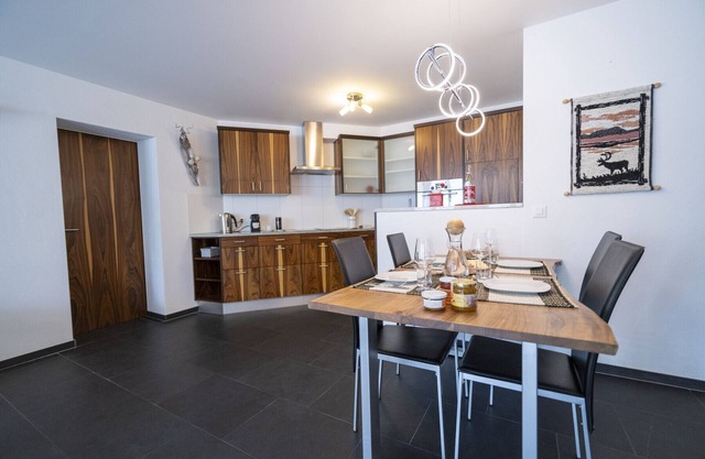 Costa Dad Archas Taverna Parterre: Modern 3.5-room flat in Sent