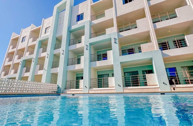 Costa Elegante Hotel & Suites