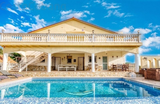 Villa contemporánea hermosa con una muy acogedora terraza con piscina privada!