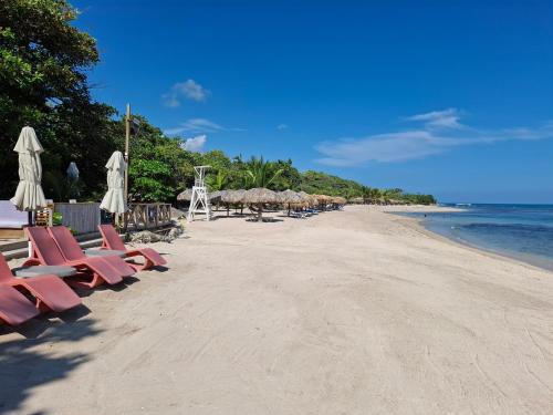 Costambar Beachfront Pool Apartment
