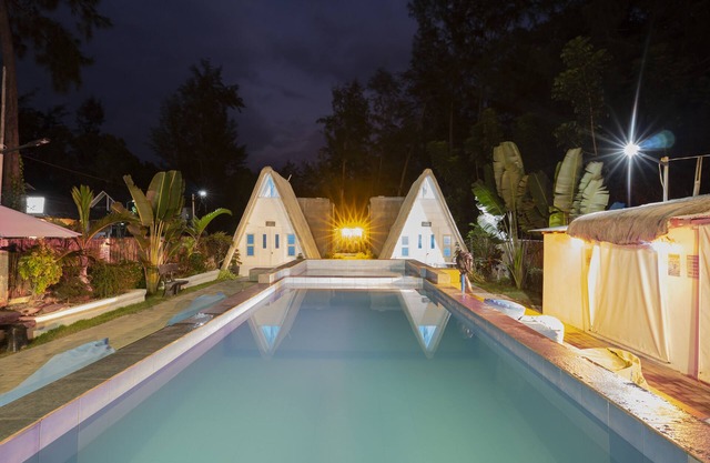 Costas De Liwa Bar & Beach Resort