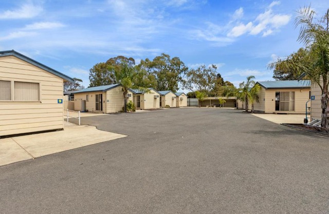Costello Hotels - Moonta Bay Cabins