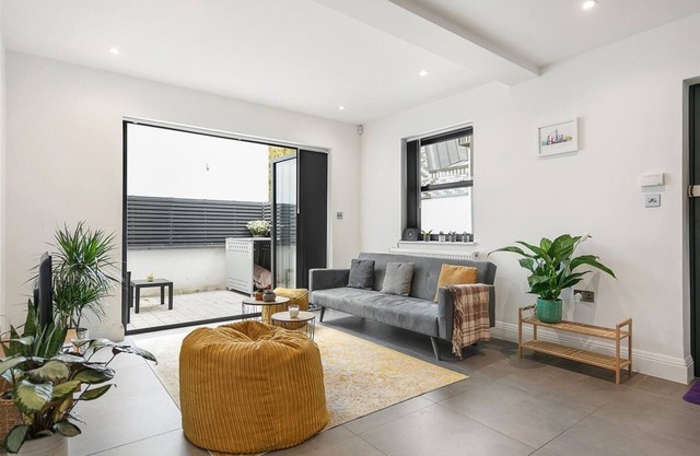Cosy 1 Bed Beauty with Private Outdoor