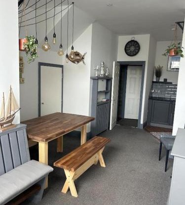 Cosy 1 Bedroom Apartment with a Sea View