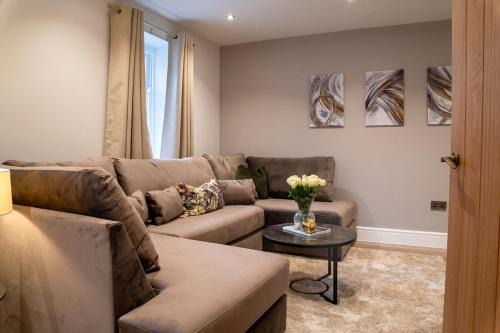 Cosy 1BR Flat- private parking
